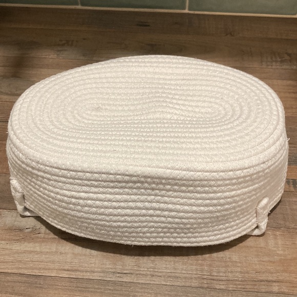 NWOT White Woven Basket w/ pink crocheted NOEL - Picture 3 of 6